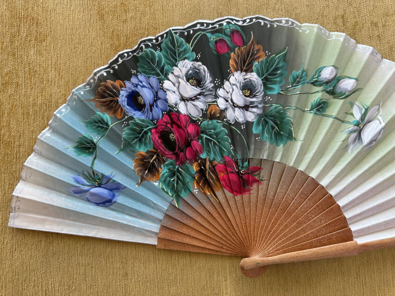 Abanico medio pericón rosas