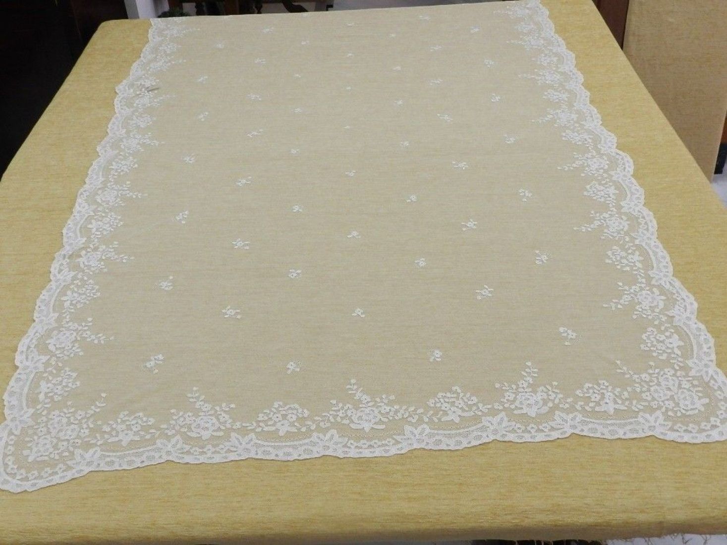 Mantilla bordada a mano en seda 130*240