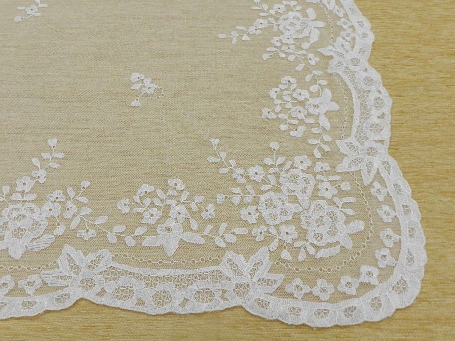 Mantilla bordada a mano en seda 130*240