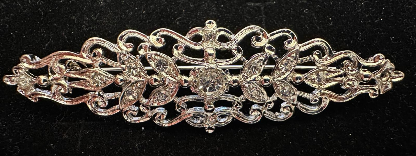 Broche mantilla rodio