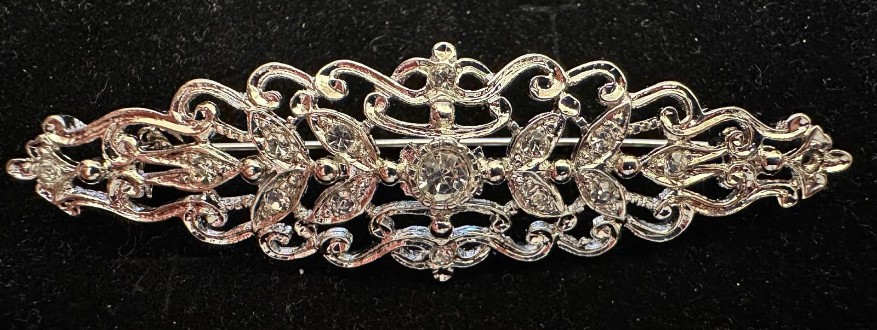 Broche mantilla rodio