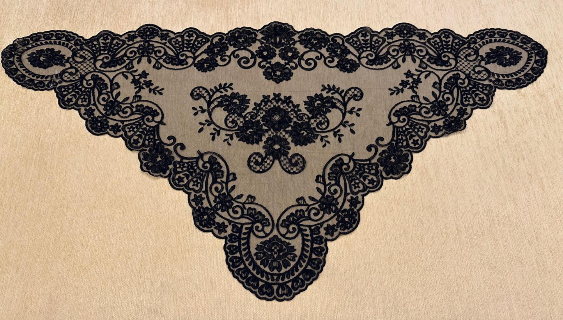 Mantilla triangular 60*120