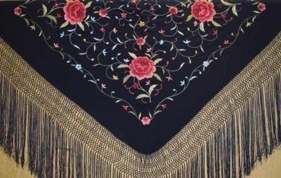 Mantón bordado a mano en seda 115 cm