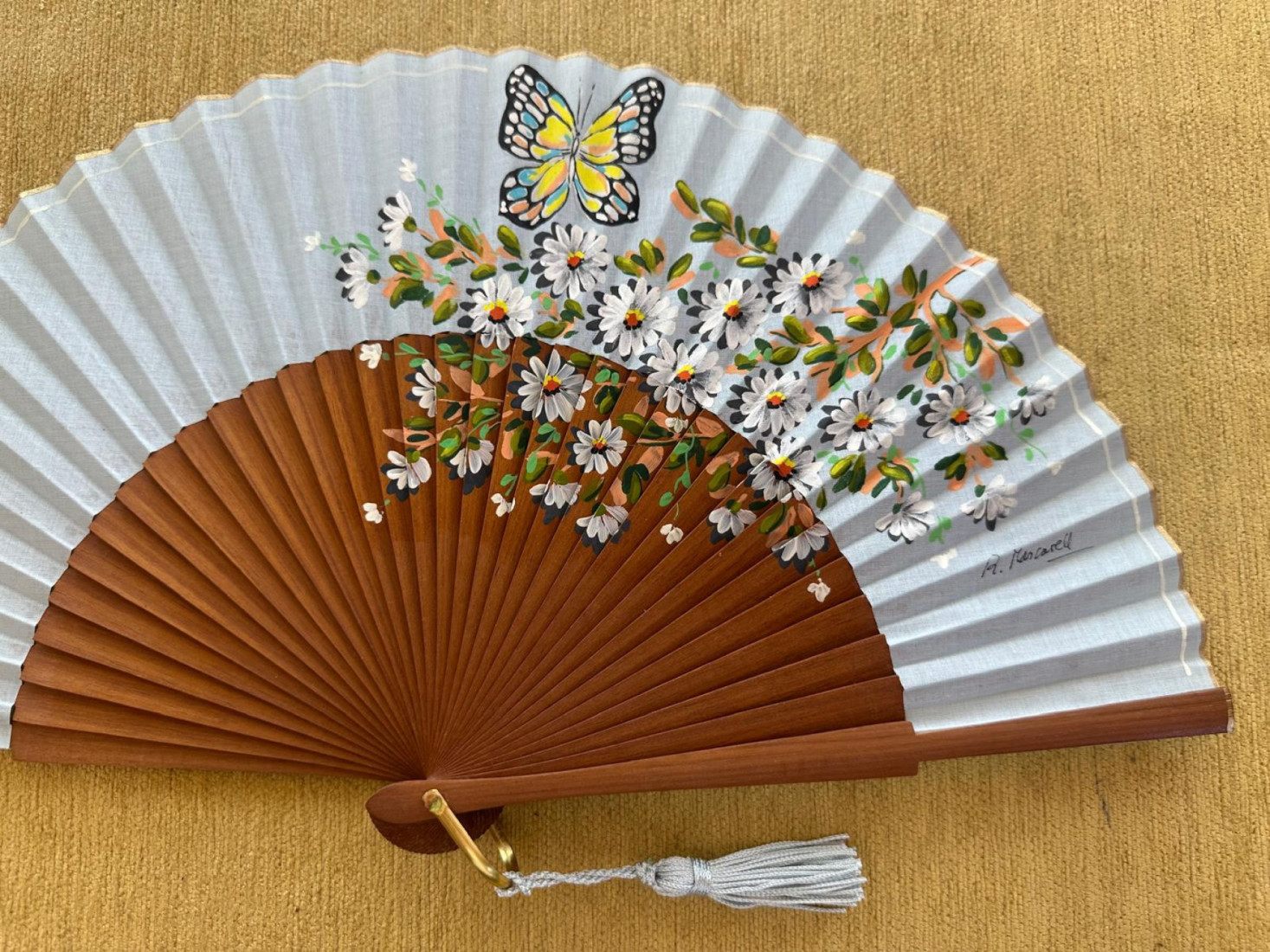 Abanico flores y mariposas