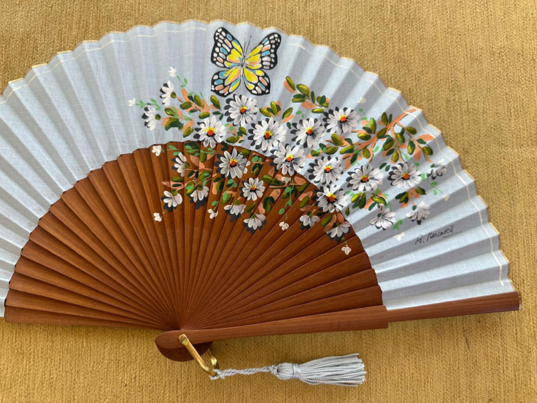 Abanico flores y mariposas