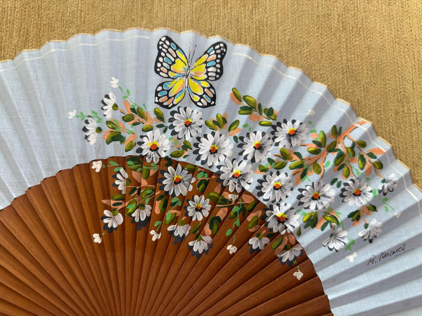 Abanico flores y mariposas