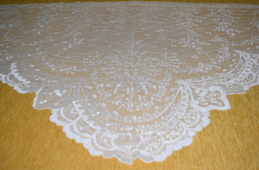 Mantilla mano infanta 115*210
