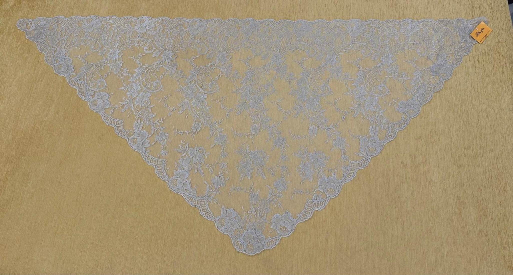 Mantilla triangular plata 90*190
