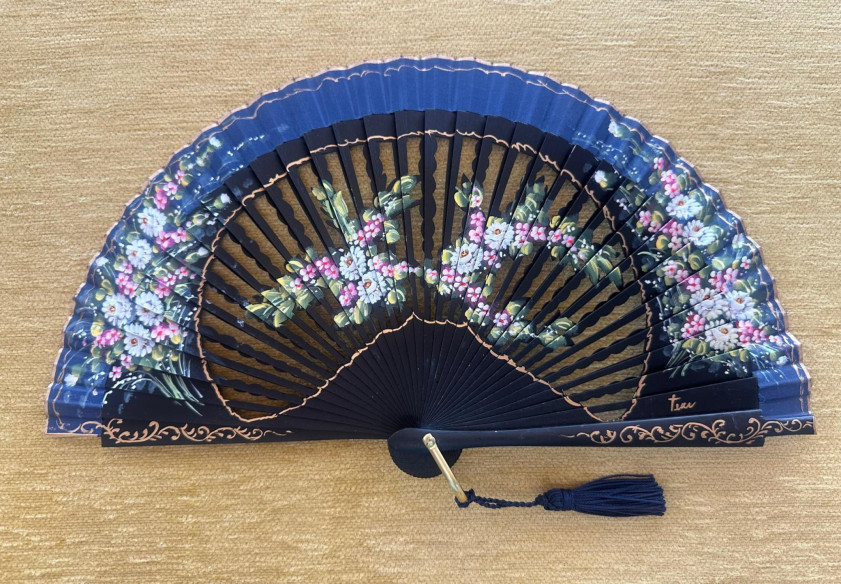 Abanico bolso calado flores