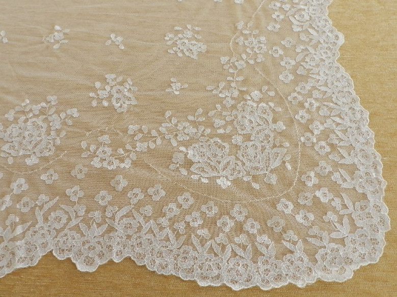 Mantilla mano mediana