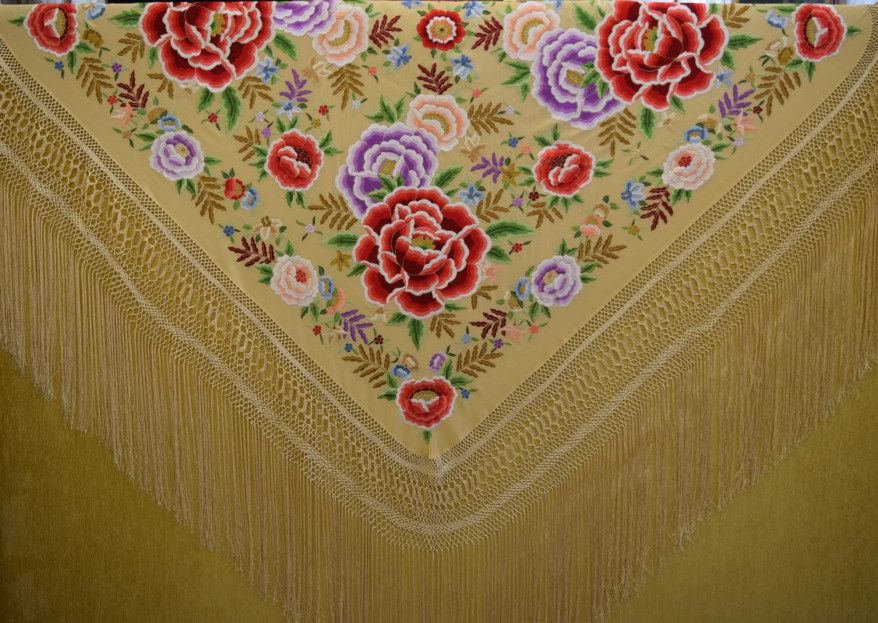 Châle en soie brodé à la main 140 cm