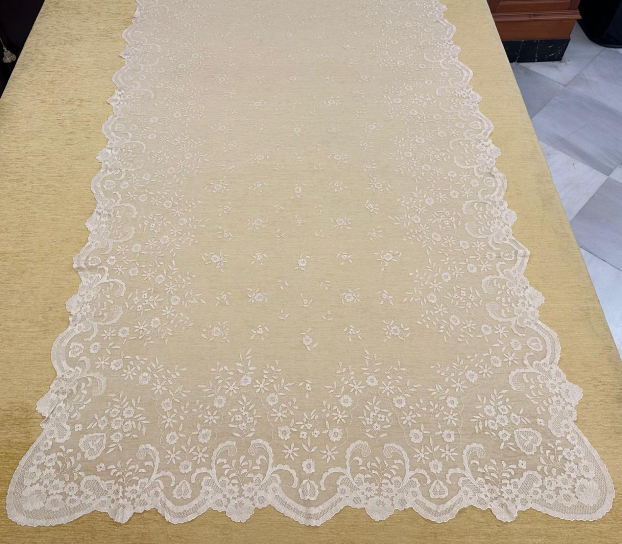 Mantilla mano seda 120*250