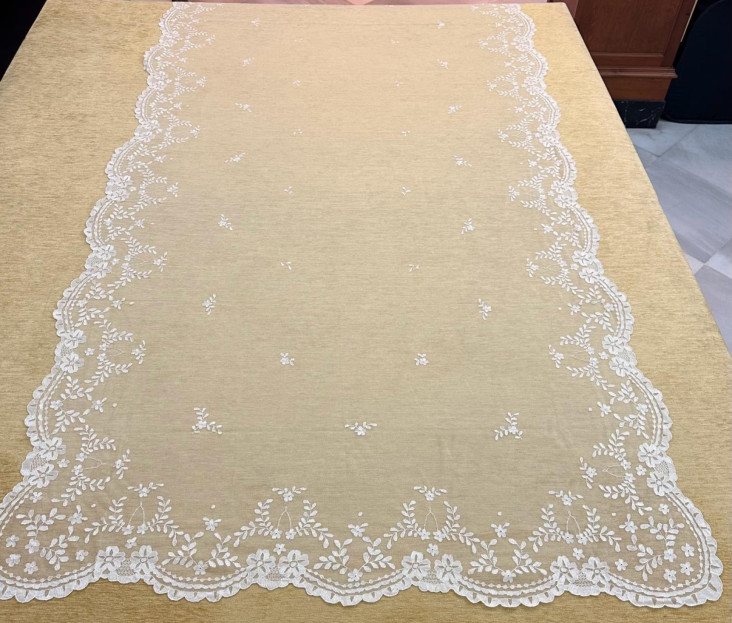 Mantilla mano seda
