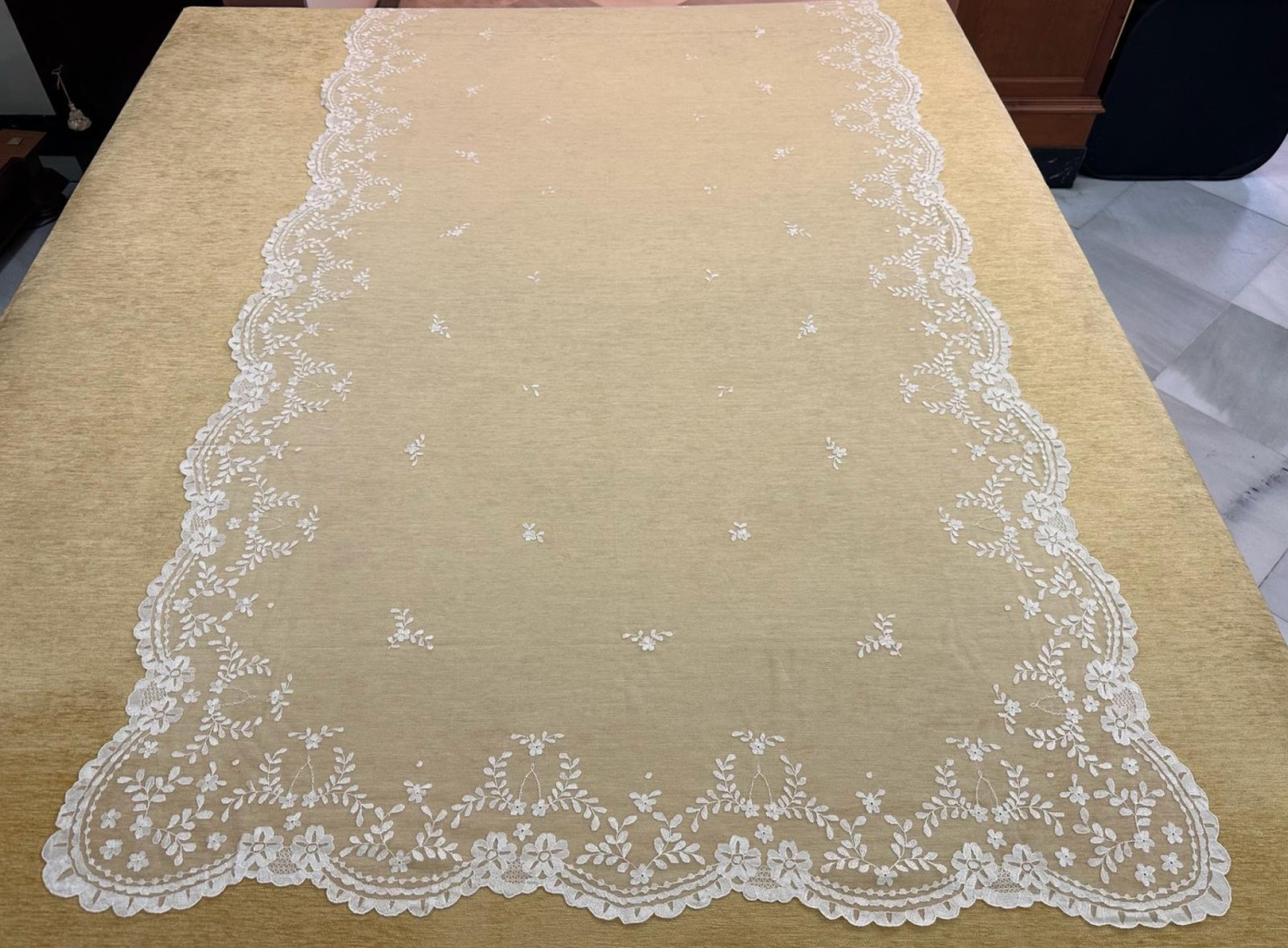 Mantilla mano seda
