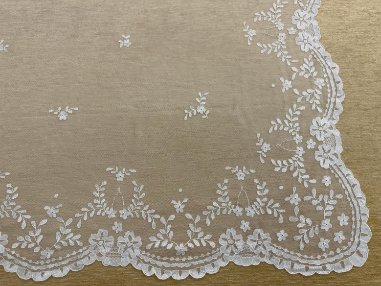 Mantilla mano seda