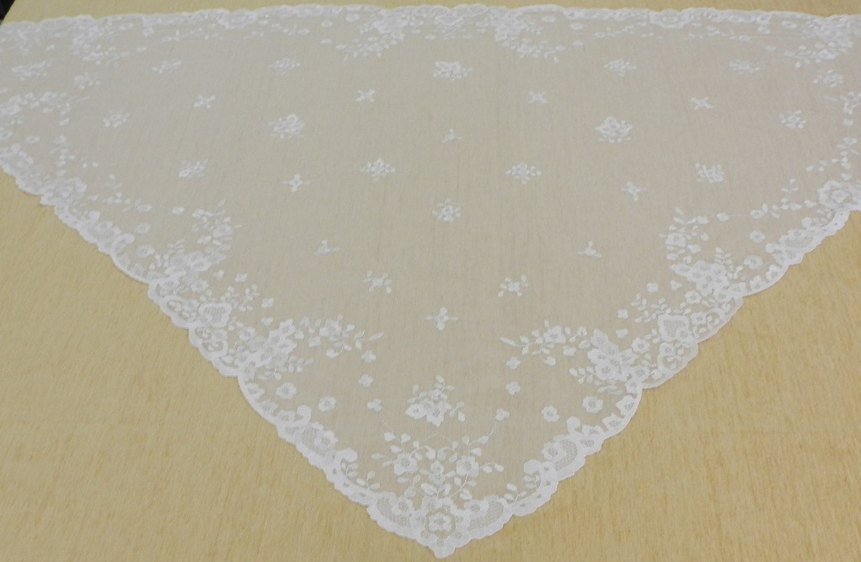 Mantilla infanta mano seda