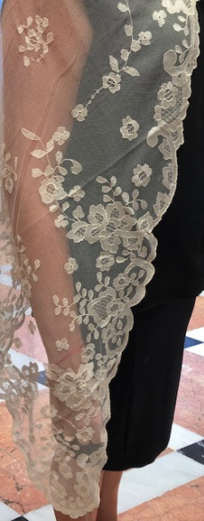 Mantilla infanta mano seda