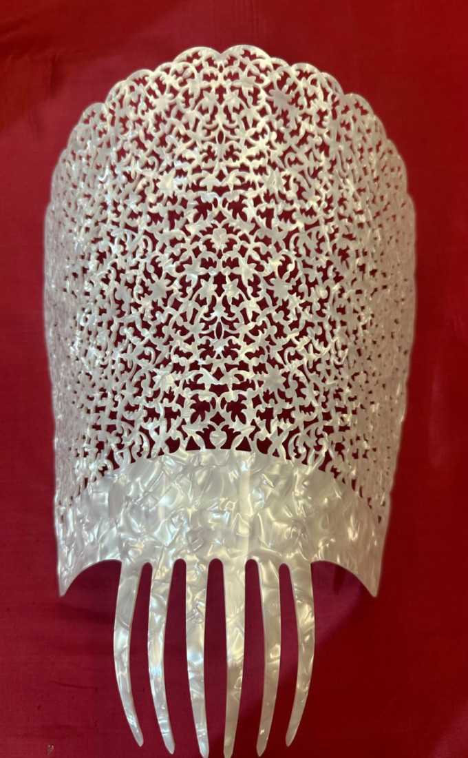 Peina mantilla nácar 21cm