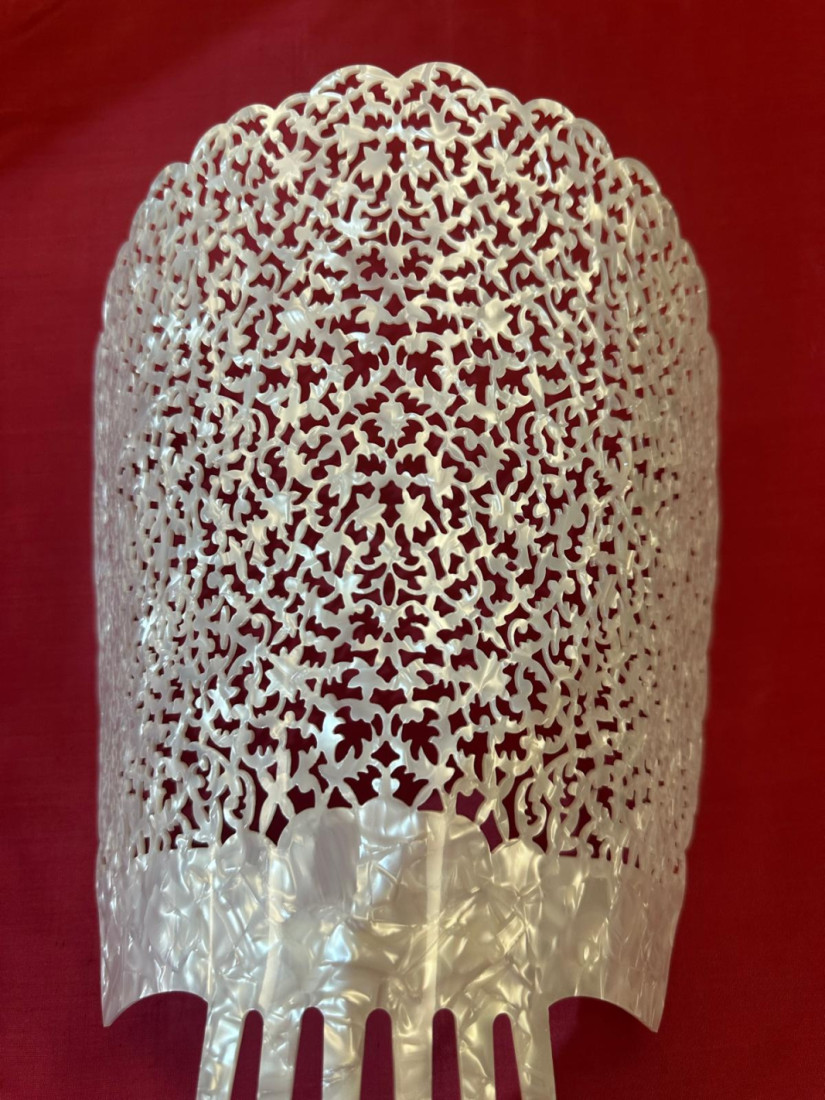 Peina mantilla nácar 22cm