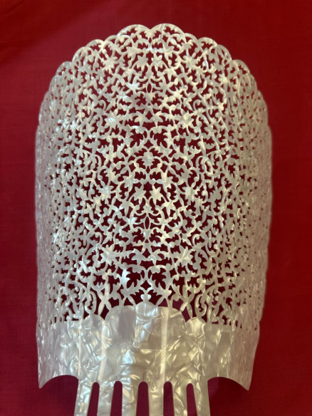 Peina mantilla nácar 22cm