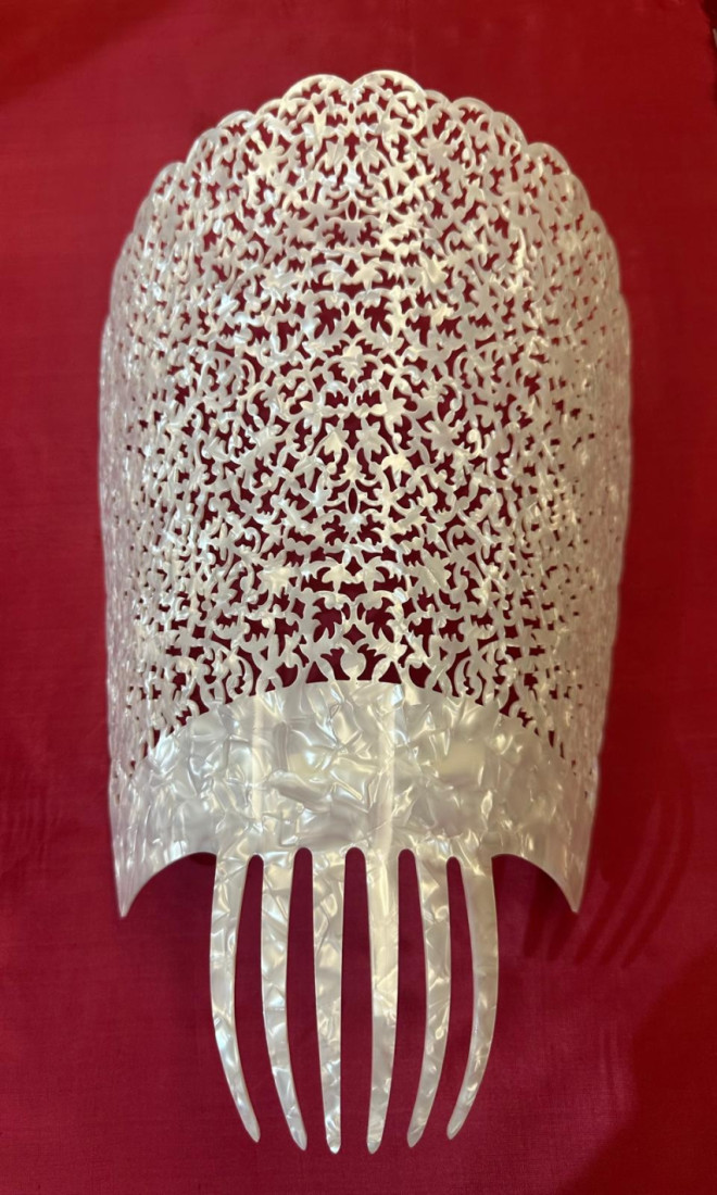 Peina mantilla nácar 23cm