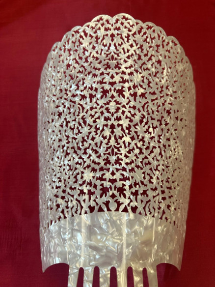 Peina mantilla nácar 23cm