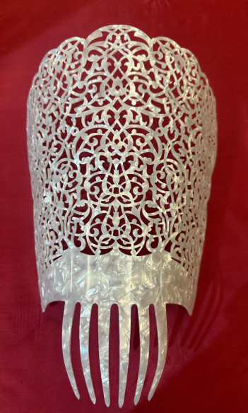 Peina mantilla nácar 22cm