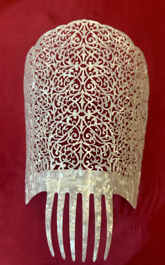 Peina mantilla nácar 21cm
