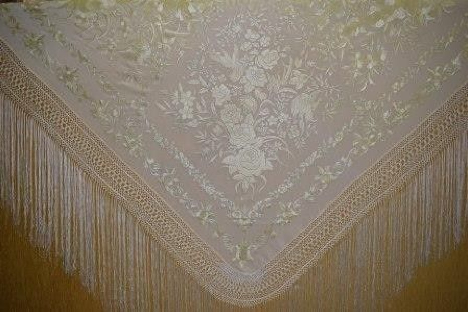 Mantón bordado a mano en seda 160 cm