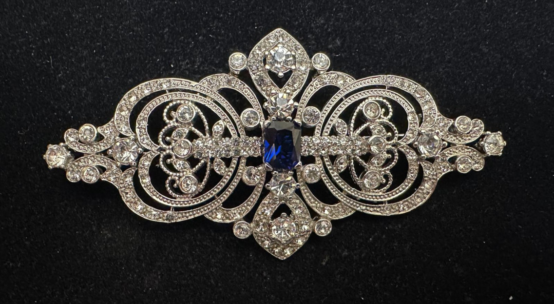 Broche mantilla rodio color