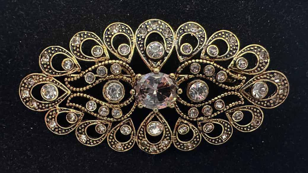 Broche mantilla rodio