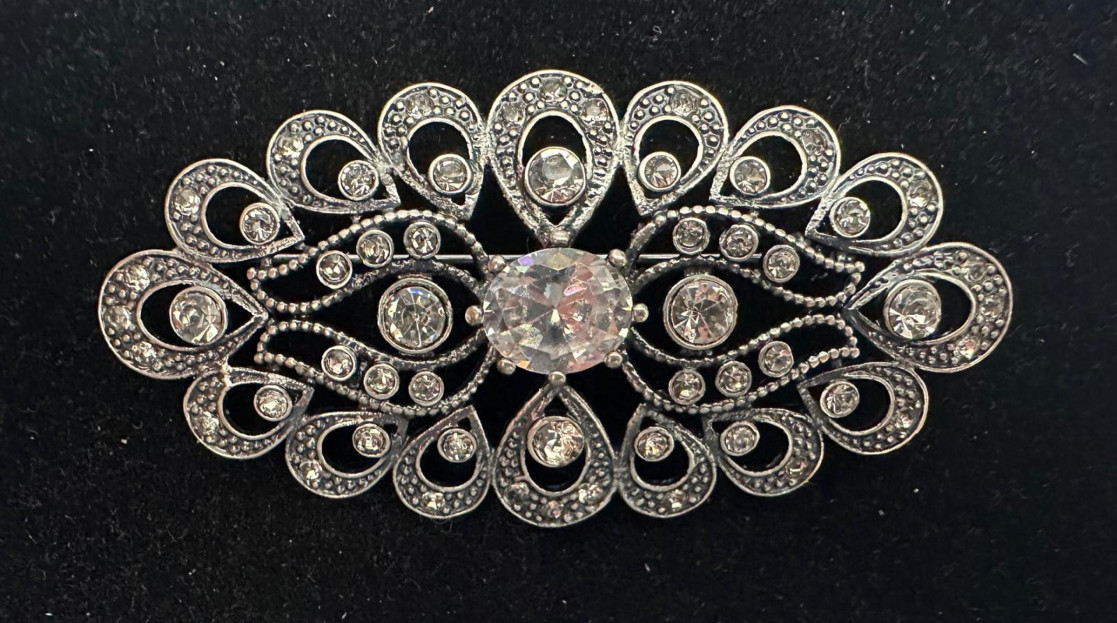 Broche mantilla rodio