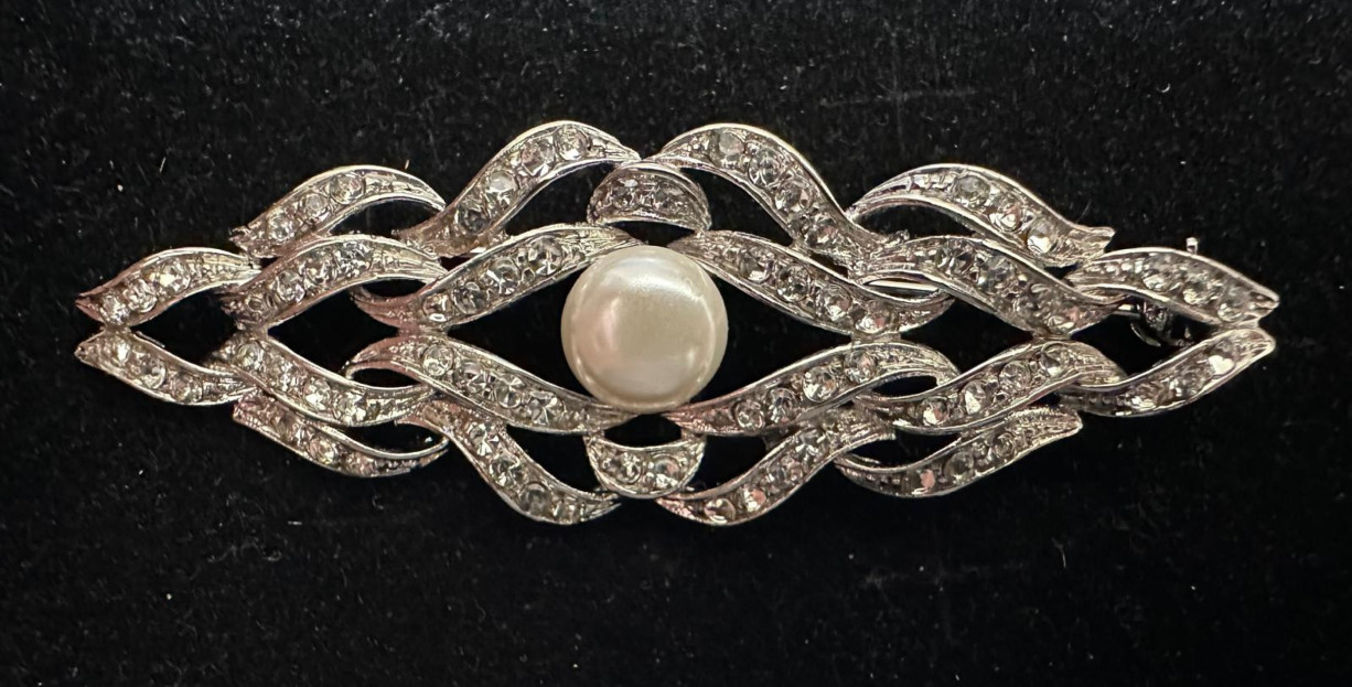 Broche mantilla rodio