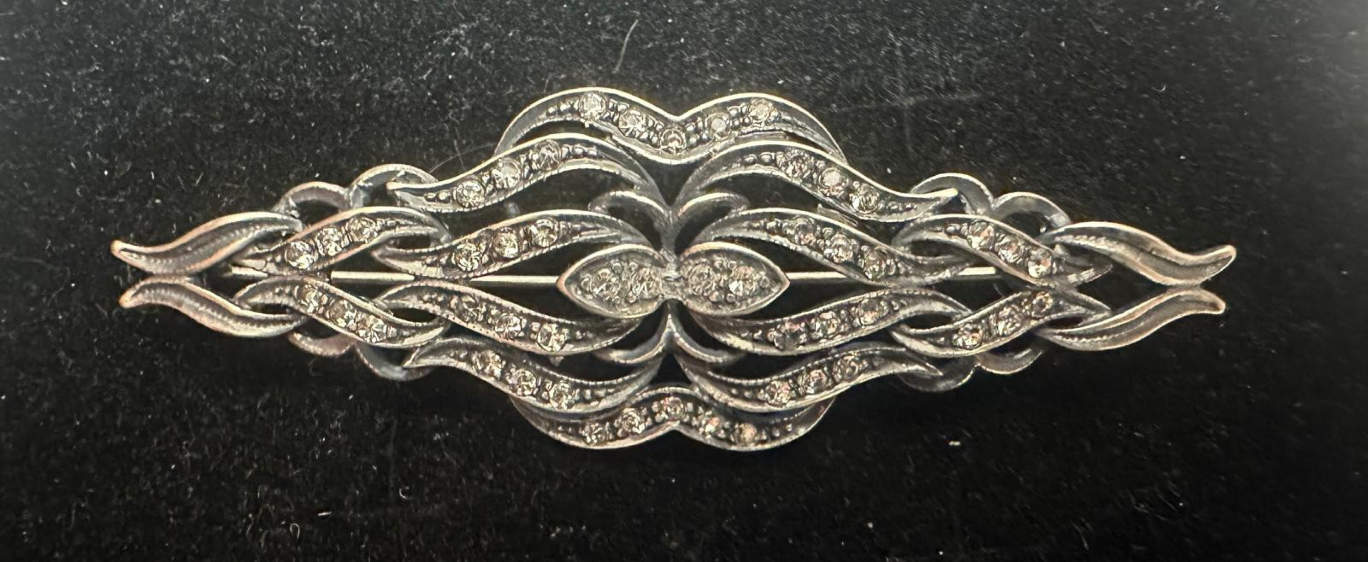 Broche mantilla rodio
