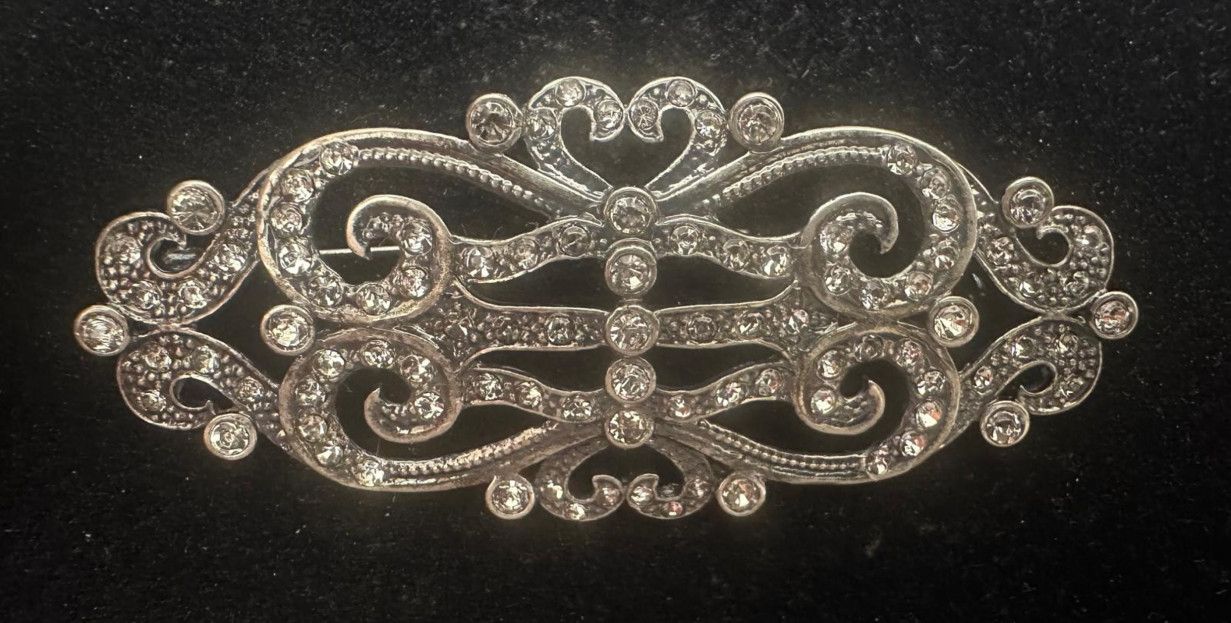 Broche mantilla rodio