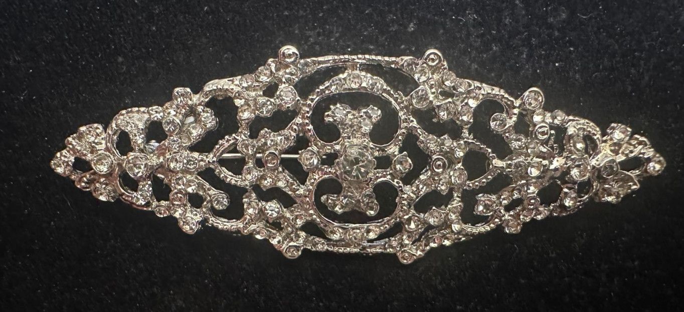 Broche mantilla rodio