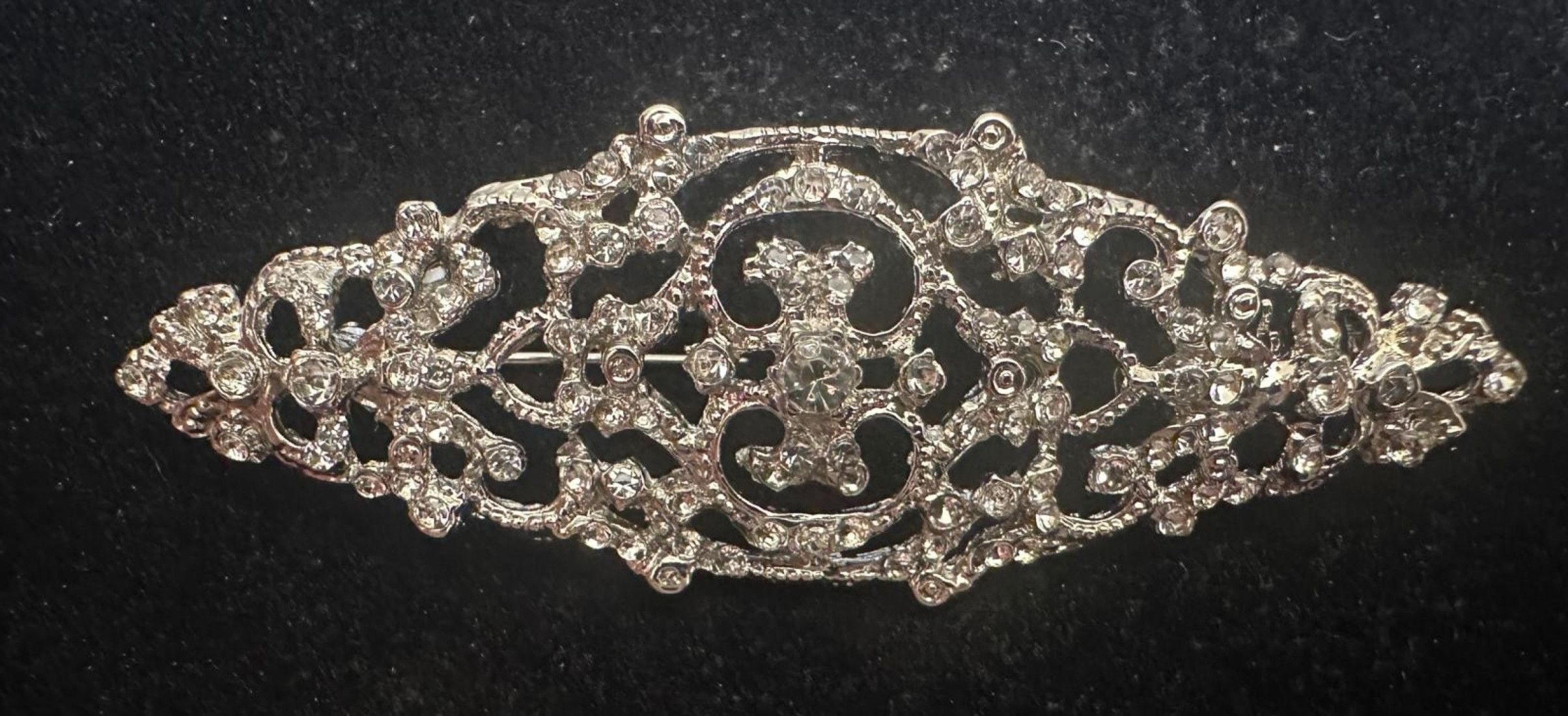 Broche mantilla rodio