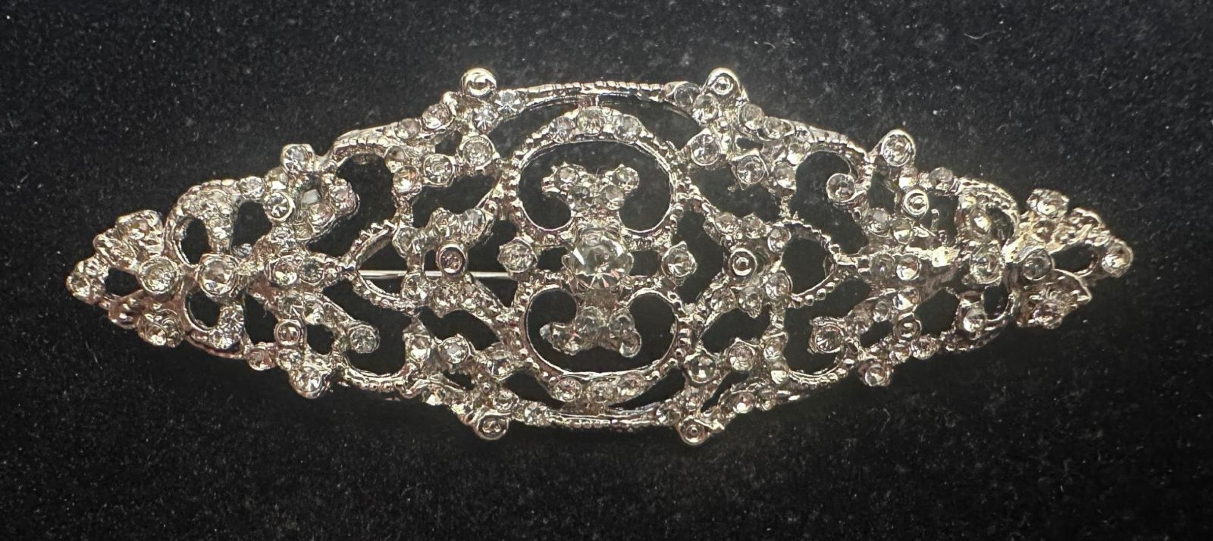 Broche mantilla rodio