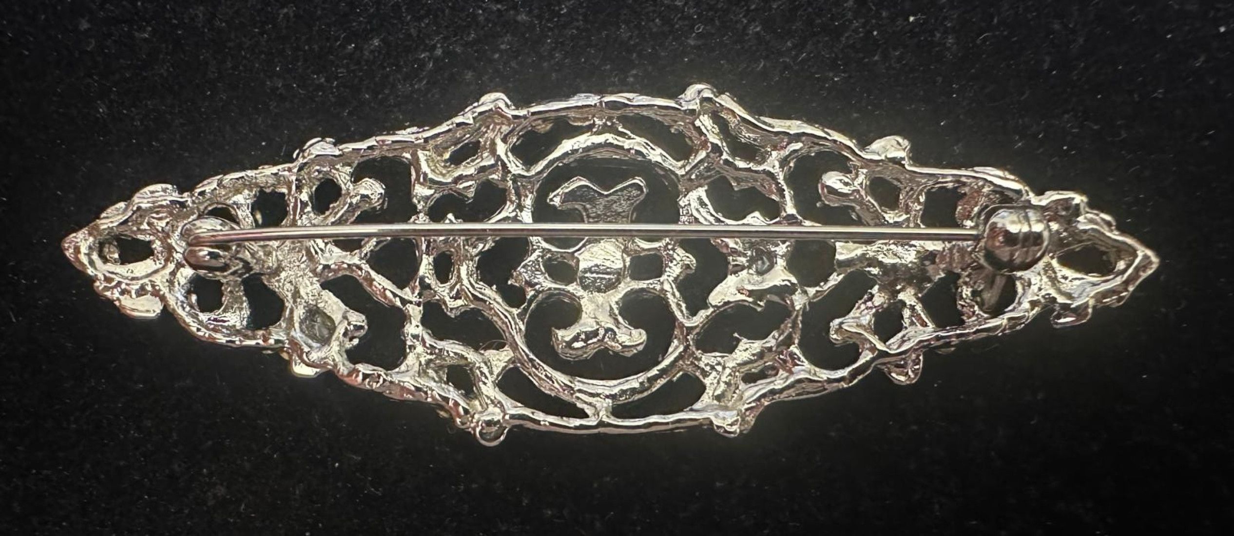Broche mantilla rodio