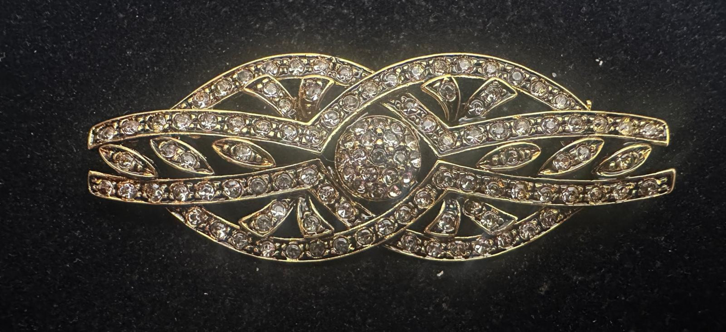 Broche mantilla rodio