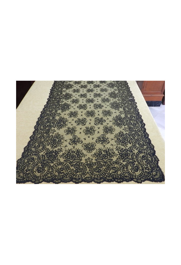 Mantilla bordada a mano en seda