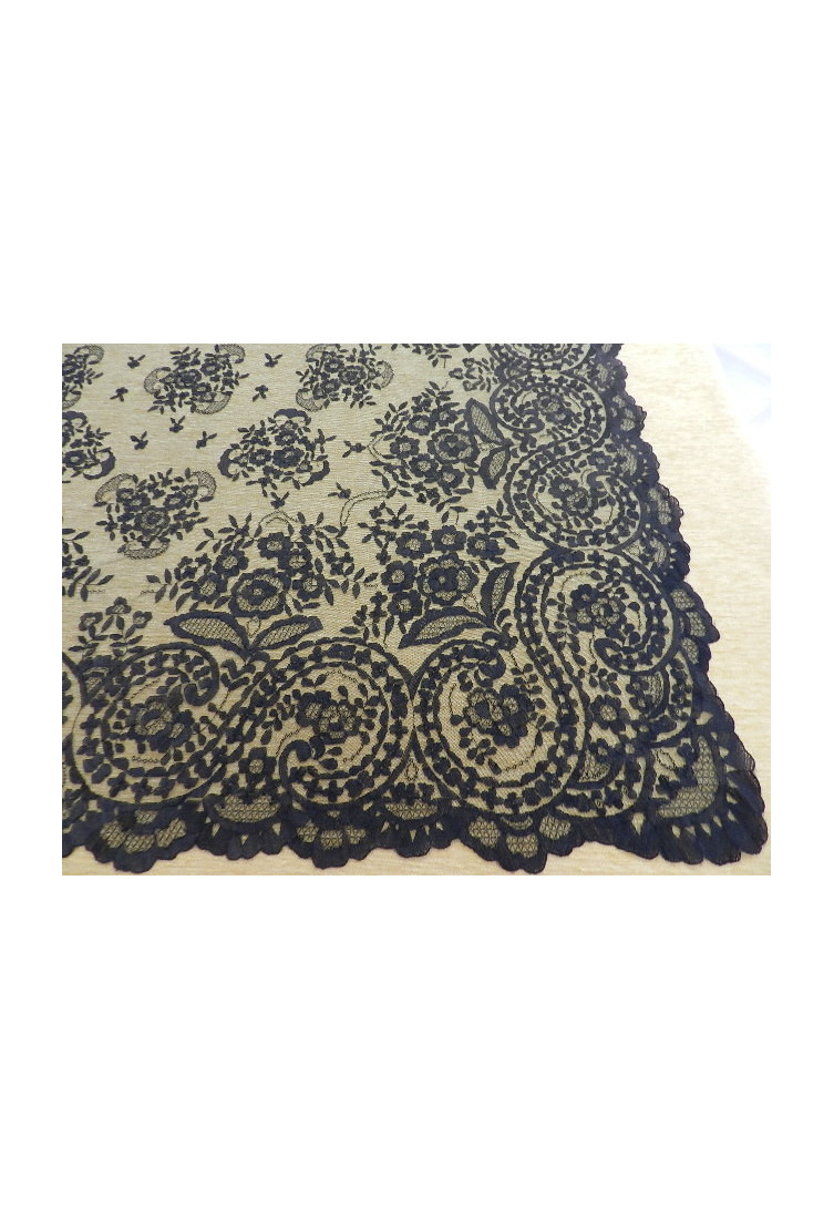 Mantilla bordada a mano en seda