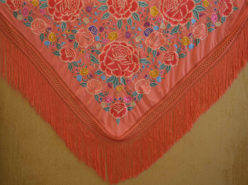 Mantón bordado a máquina 150cm