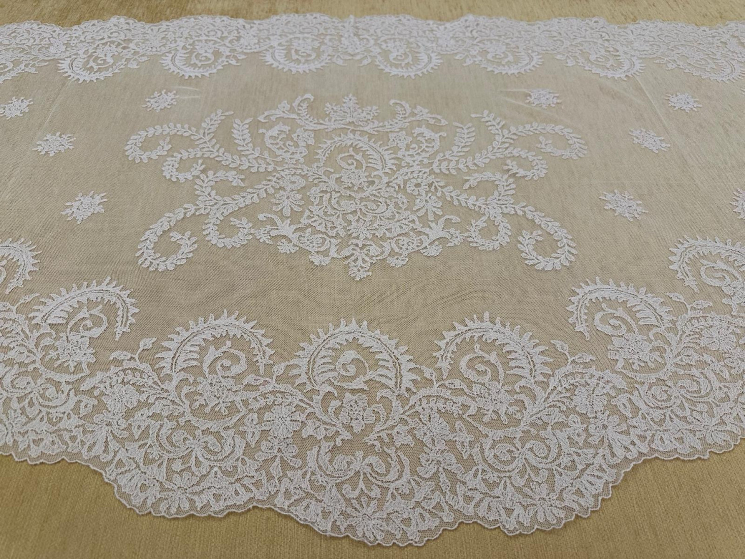 Mantilla media luna 75*150