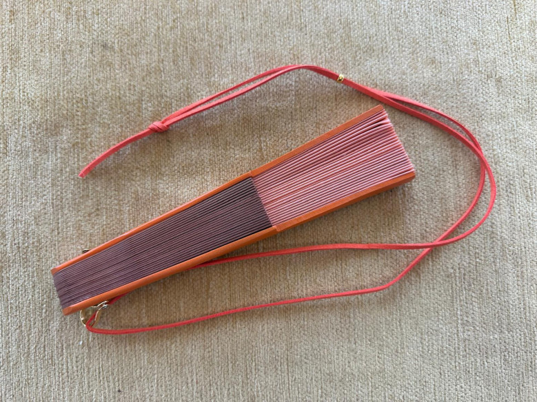 Abanico bolso liso con colgador