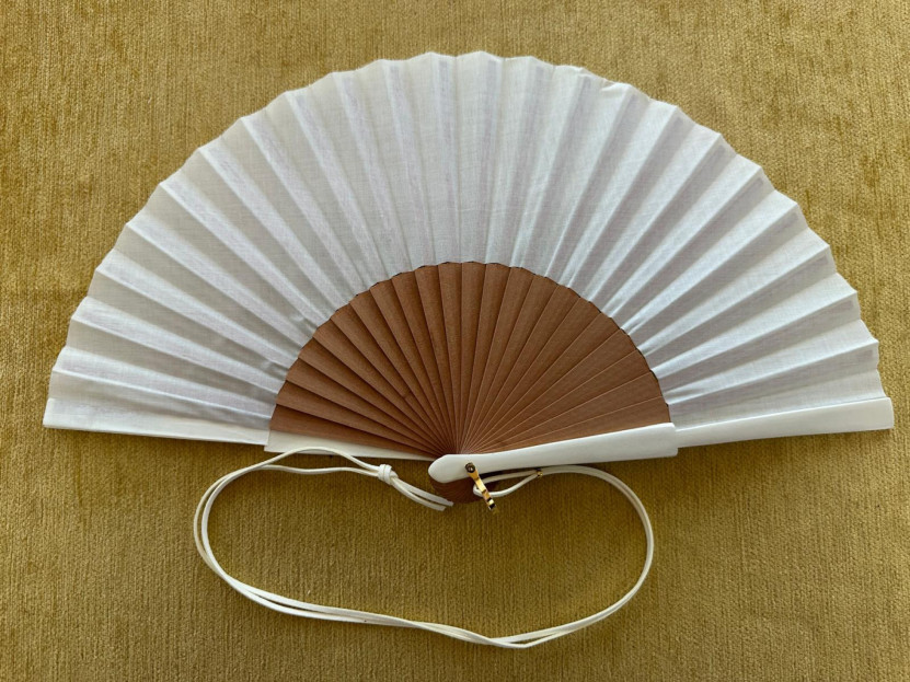 Abanico liso con colgador