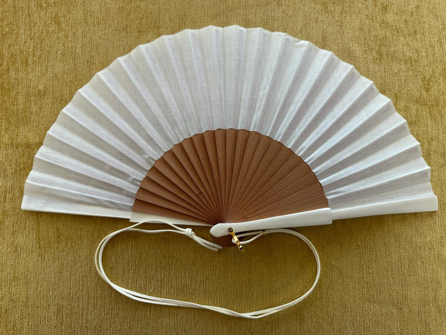 Abanico liso con colgador