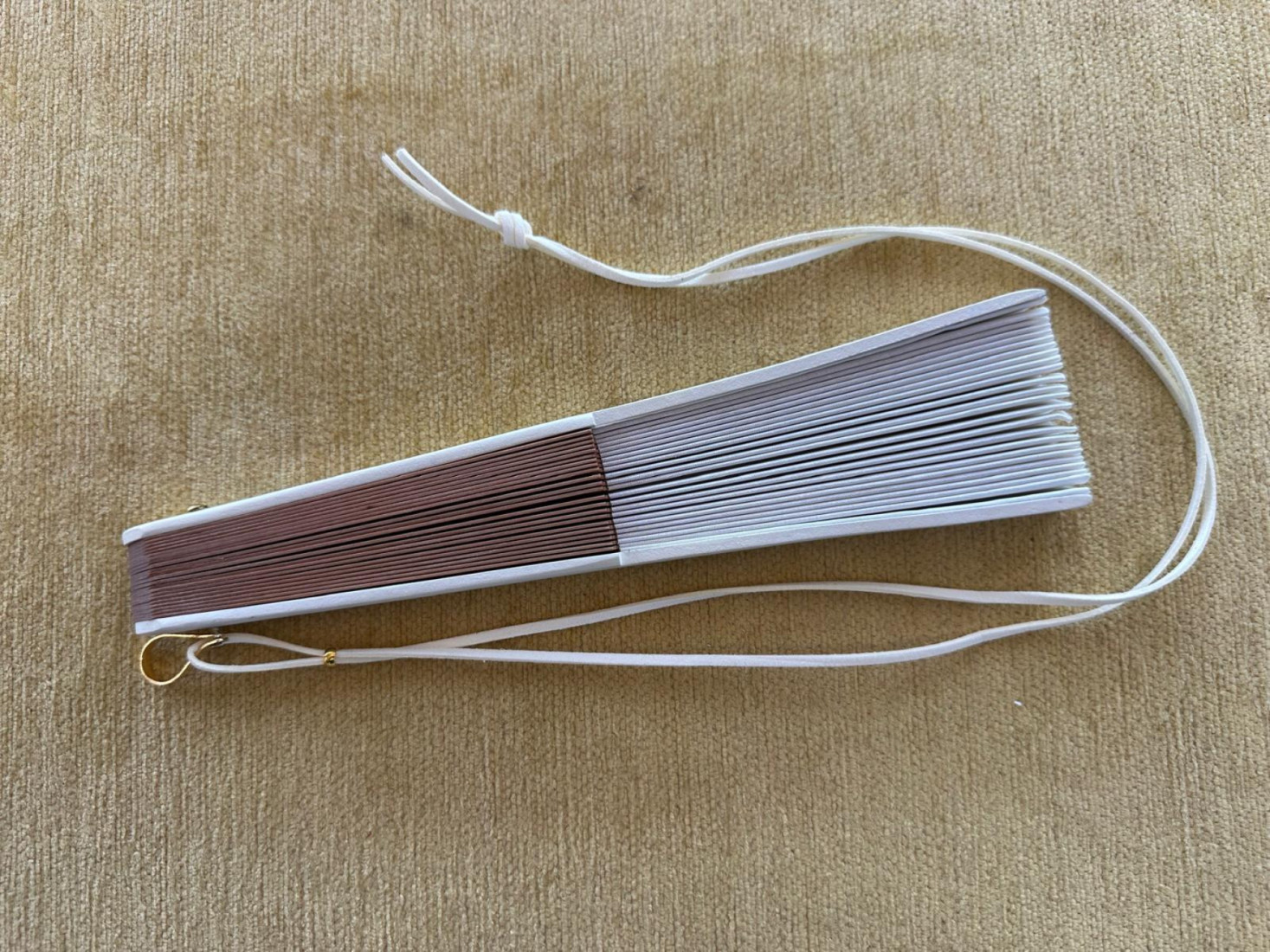 Abanico liso con colgador