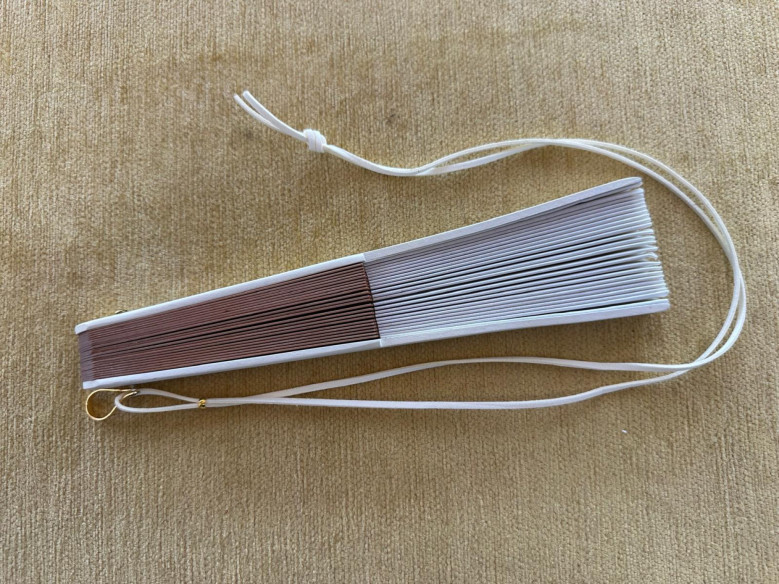 Abanico liso con colgador