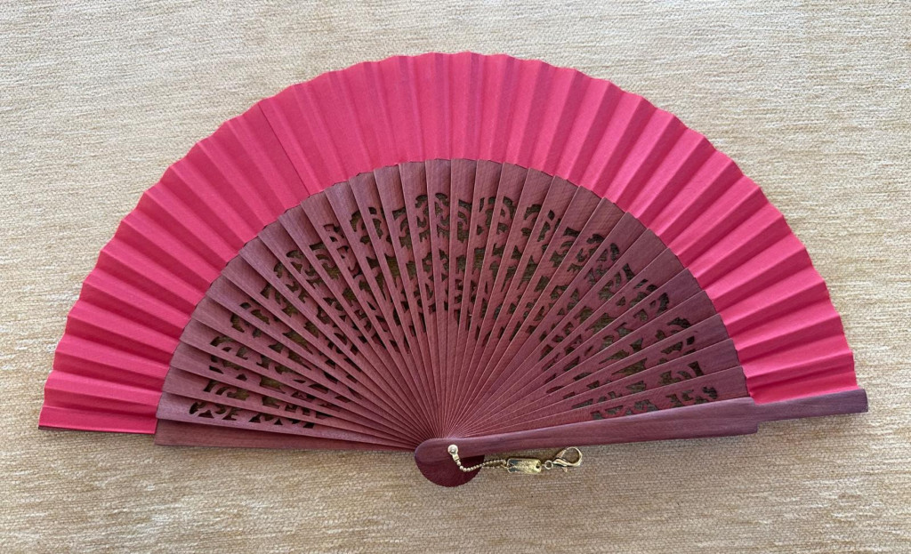 Abanico liso tela roja